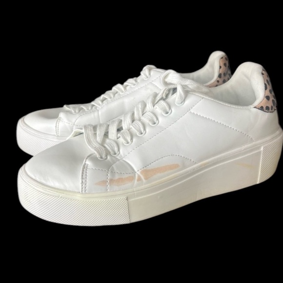 Qupid ladies tennis shoes size 8. Size not marked. Good condition. Mark on side - Picture 1 of 11